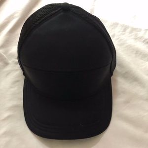 Black Lululemon trucker hat